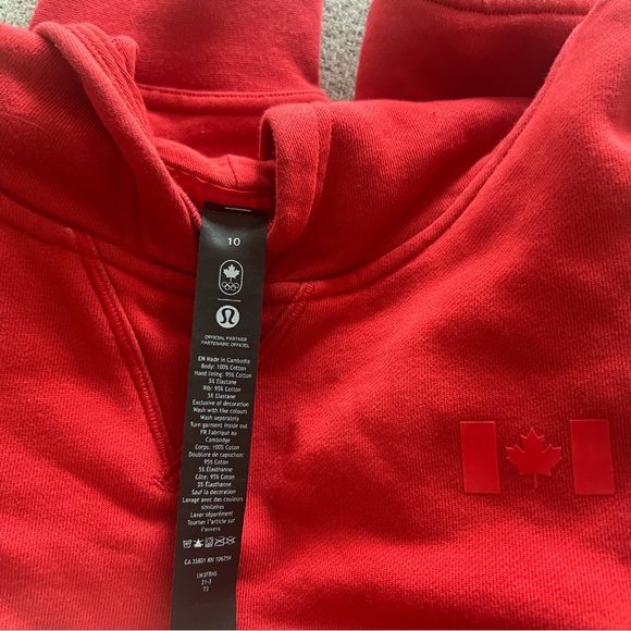 Crimson red, team Canada Olympic Lululemon cropped sweater - Picture 3 of 3